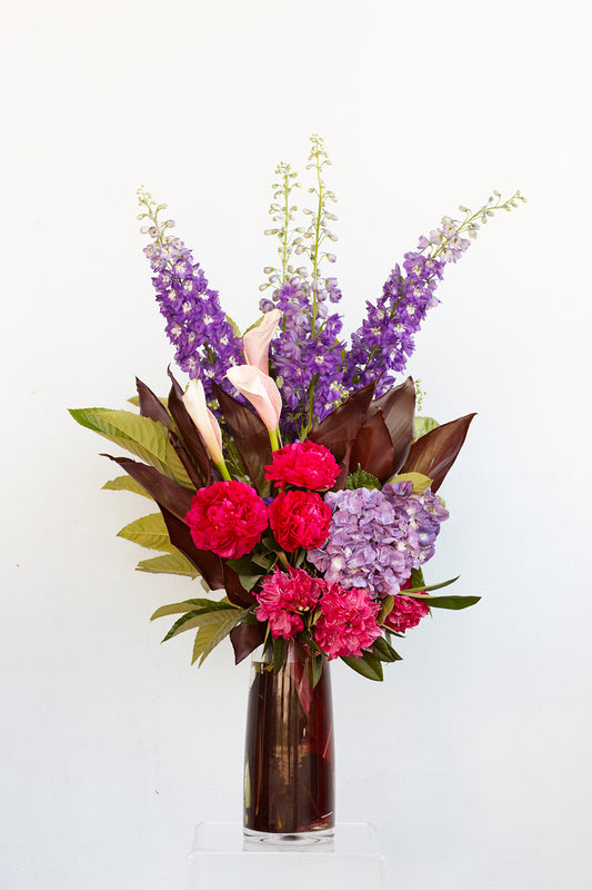 Modern and pretty floral arrangement